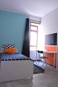 Privé kamer te huur voor € 420 per maand in Cagliari, Via Tigellio