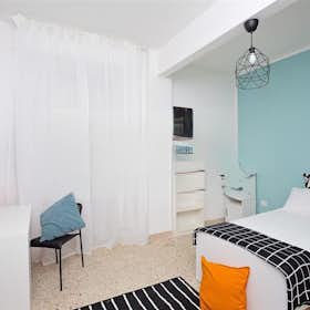 WG-Zimmer zu mieten für 390 € pro Monat in Medicina-Buda, Via Libertà