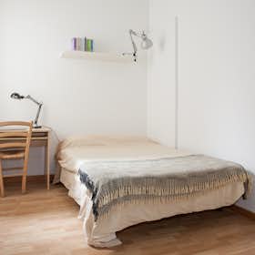 Private room for rent for €580 per month in Barcelona, Avinguda Diagonal