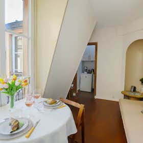 Apartment for rent for €1,295 per month in Paris, Rue du Ranelagh