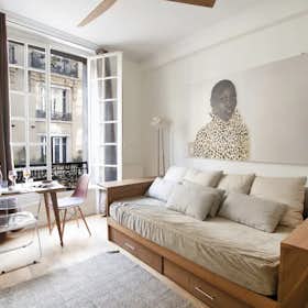 Studio for rent for €1,460 per month in Paris, Rue de Lille