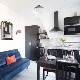 Apartment for rent for €2,466 per month in Paris, Rue Lagrange