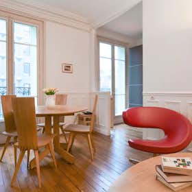 Apartment for rent for €2,037 per month in Paris, Rue Clisson