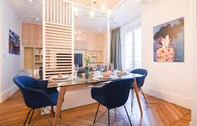 Apartment for rent for €2,965 per month in Paris, Rue Chevert