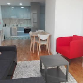 Apartment for rent for €1,600 per month in Porto, Rua Fernandes Tomás