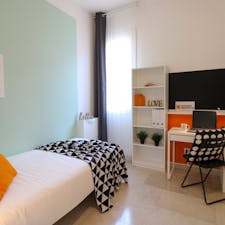 Private room for rent for €730 per month in Bologna, Via Giacomo Ciamician
