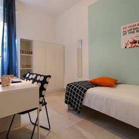Private room for rent for €700 per month in Bologna, Via Giacomo Ciamician