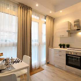 Квартира сдается в аренду за 880 € в месяц в Bologna, Via Alessandro Menganti