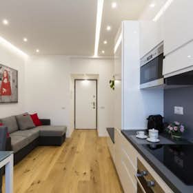 Apartment for rent for €2,142 per month in Milan, Piazza Tirana