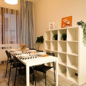 Private room for rent for €770 per month in Bologna, Via Laura Bassi Veratti