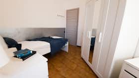 Private room for rent for €500 per month in Bergamo, Via Gianbattista Moroni