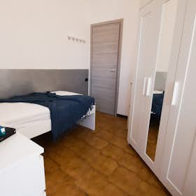 Cameră privată de închiriat pentru 500 EUR pe lună în Bergamo, Via Gianbattista Moroni