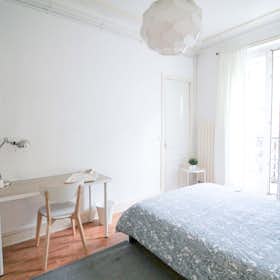 Private room for rent for €900 per month in Paris, Rue du Faubourg Saint-Denis