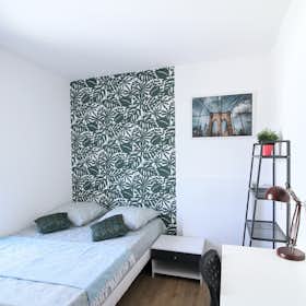 Private room for rent for €800 per month in Clichy, Allée Jules Cusinberche