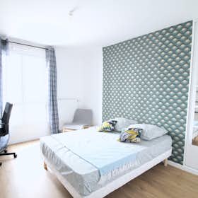 Private room for rent for €900 per month in Clichy, Allée Jules Cusinberche