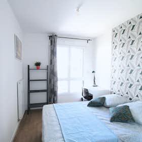 Private room for rent for €860 per month in Clichy, Allée Jules Cusinberche