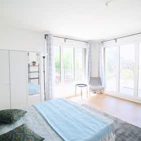 Private room for rent for €900 per month in Clichy, Allée Jules Cusinberche