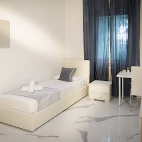 私人房间 for rent for €650 per month in Florence, Viale Aleardo Aleardi