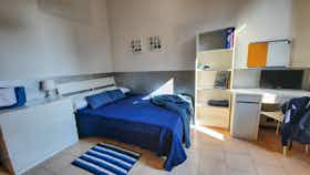 私人房间 正在以 €550 的月租出租，其位于 Bergamo, Via Gianbattista Moroni