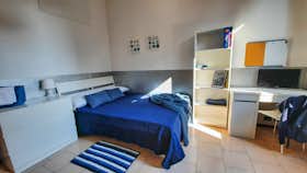 Habitación privada en alquiler por 550 € al mes en Bergamo, Via Gianbattista Moroni