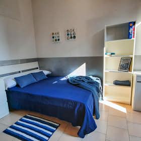 Privat rum att hyra för 550 € i månaden i Bergamo, Via Gianbattista Moroni