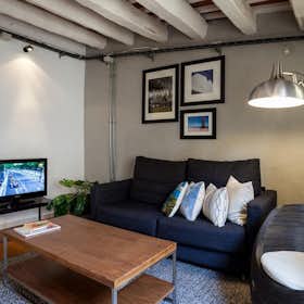 Apartment for rent for €1,850 per month in Barcelona, Carrer dels Boters