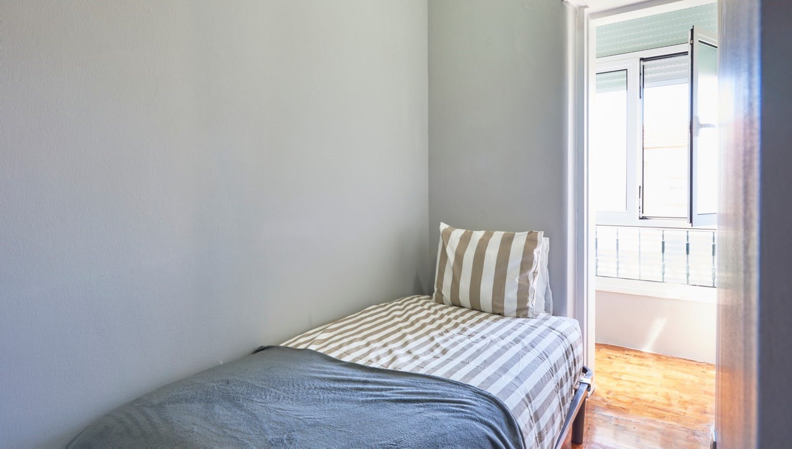 Private room for rent for €450 per month in Amadora, Avenida Eduardo Jorge