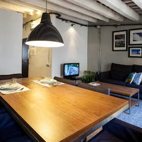 Apartment for rent for €1,890 per month in Barcelona, Carrer dels Boters