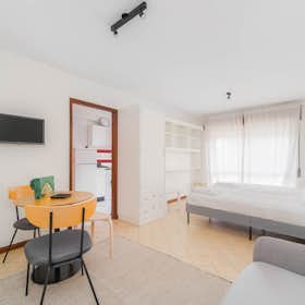 Studio for rent for €1,320 per month in Porto, Rua de Cedofeita