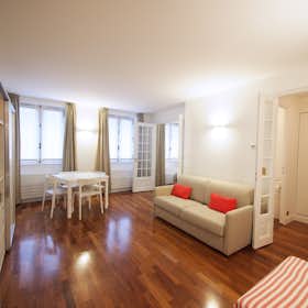 Apartment for rent for €3,024 per month in Paris, Rue de la Paix