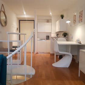 Wohnung zu mieten für 1.600 € pro Monat in Milan, Via Giovanni Enrico Pestalozzi
