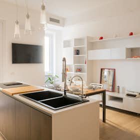 Apartment for rent for €2,450 per month in Milan, Via Emilio Morosini