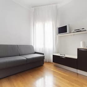 Apartment for rent for €1,810 per month in Bologna, Via Guglielmo Marconi