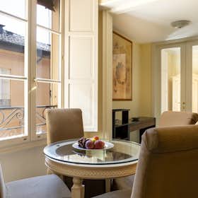 Apartment for rent for €1,650 per month in Bologna, Via Massimo d'Azeglio