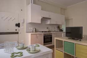 Apartment for rent for €1,430 per month in Bologna, Corte De' Galluzzi
