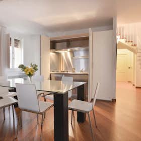 Apartment for rent for €3,300 per month in Bologna, Via delle Moline