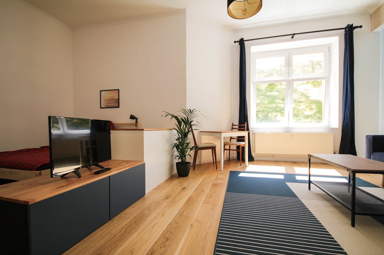 Studio for rent for €1,680 per month in Berlin, Thaerstraße