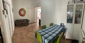 私人房间 正在以 €600 的月租出租，其位于 Rome, Via Francesco Grimaldi