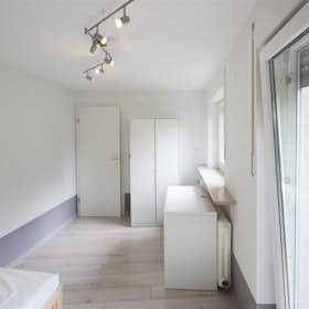 Private room for rent for €530 per month in Stuttgart, Endersbacher Straße