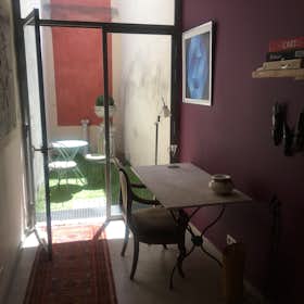 Отдельная комната сдается в аренду за 550 € в месяц в Nîmes, Rue des Chassaintes