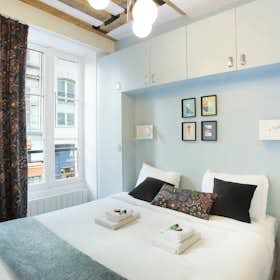 Apartment for rent for €5,000 per month in Paris, Rue Cadet