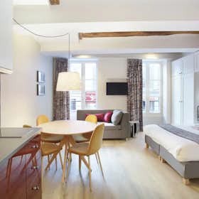 Studio for rent for €3,900 per month in Paris, Rue Cadet