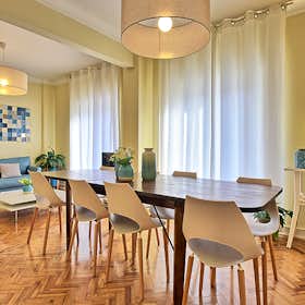 Apartment for rent for €3,250 per month in Lisbon, Avenida Almirante Reis