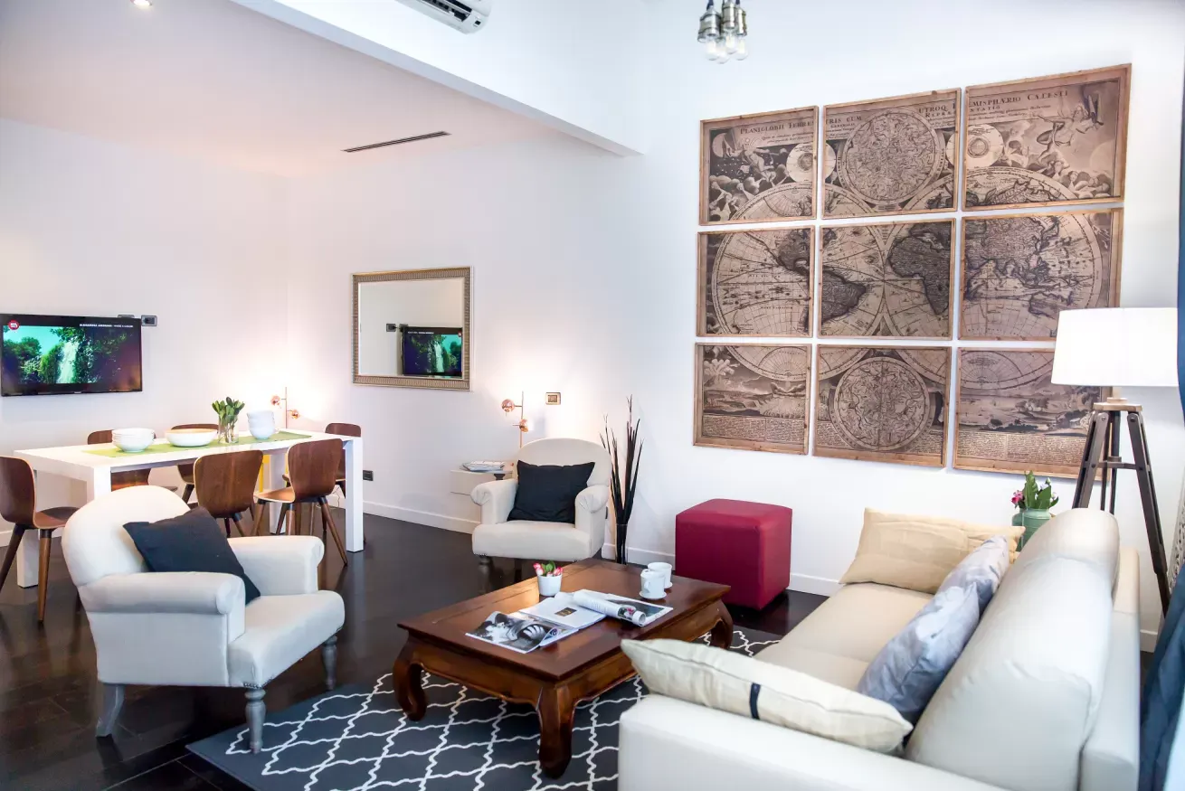 2-Bedroom Apartment in Via 4 Novembre, Rome 2