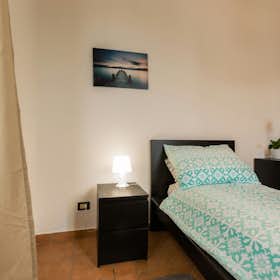 Private room for rent for €500 per month in Bergamo, Via Jacopo Palma il Vecchio