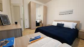 Private room for rent for €530 per month in Bergamo, Via Comin Ventura
