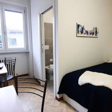 Mehrbettzimmer for rent for 380 € per month in Bergamo, Via Comin Ventura