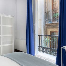 Private room for rent for €670 per month in Barcelona, Carrer de les Heures