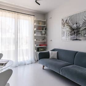 Apartment for rent for €2,220 per month in Milan, Via Carlo Poma