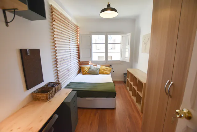Private room in Carrer de les Penedides, Barcelona (1094231) room image 2